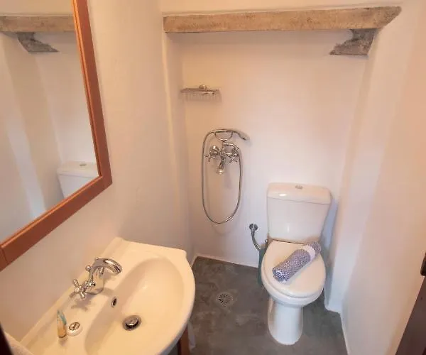 Platsa's House * Aperathos