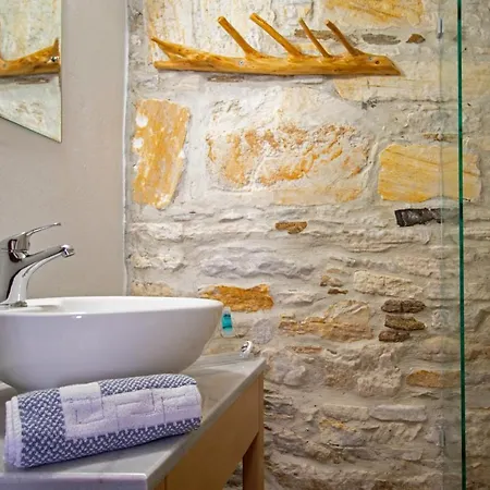 Апартаменты Platsa's House *