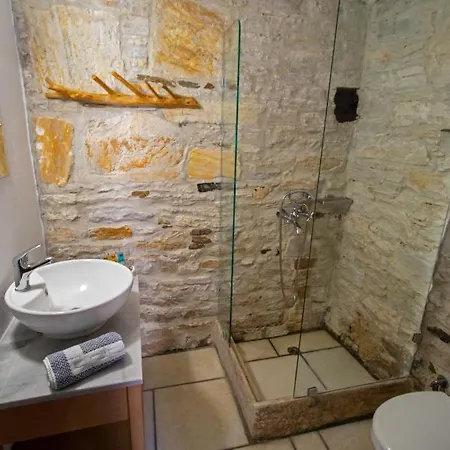 Апартаменты Platsa's House *